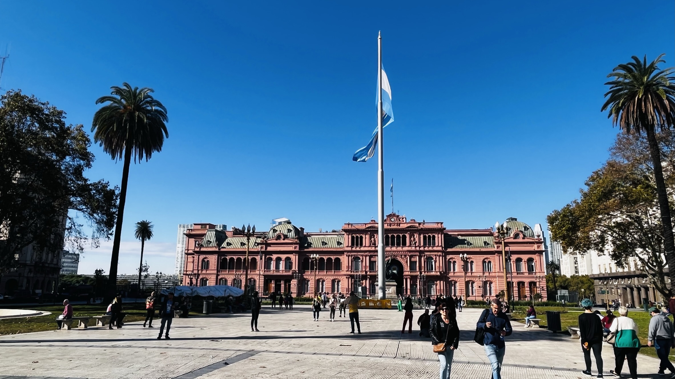 [Imagem da Casa Rosada em Buenos Aires]
